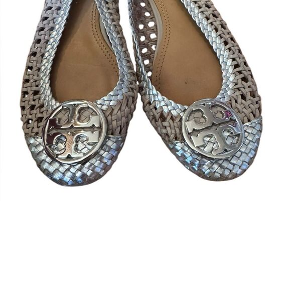 Tory Burch Chelsea Metallic Woven Leather Cap toe Flats in light taupe/silver 6 - Picture 6 of 9